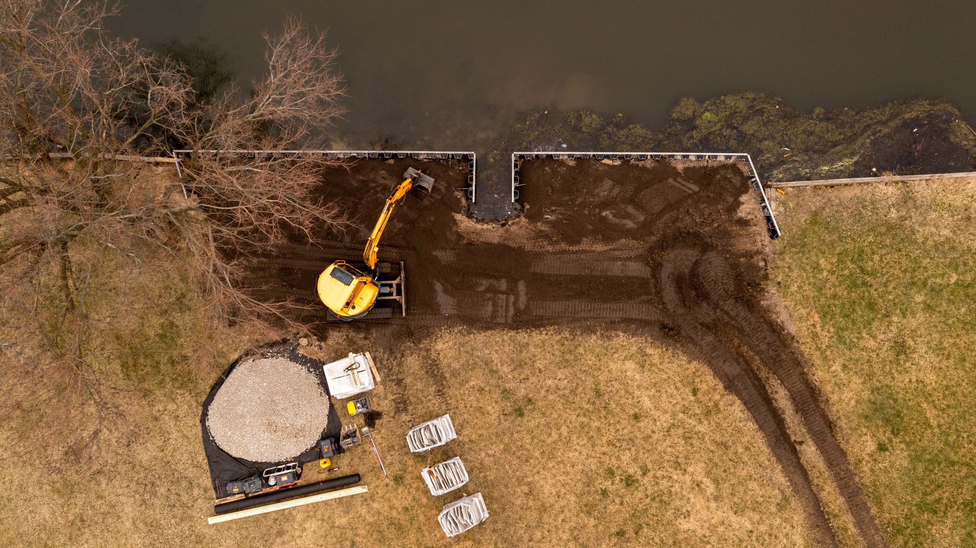 Seawall Installation at Lakes of the Four Seasons