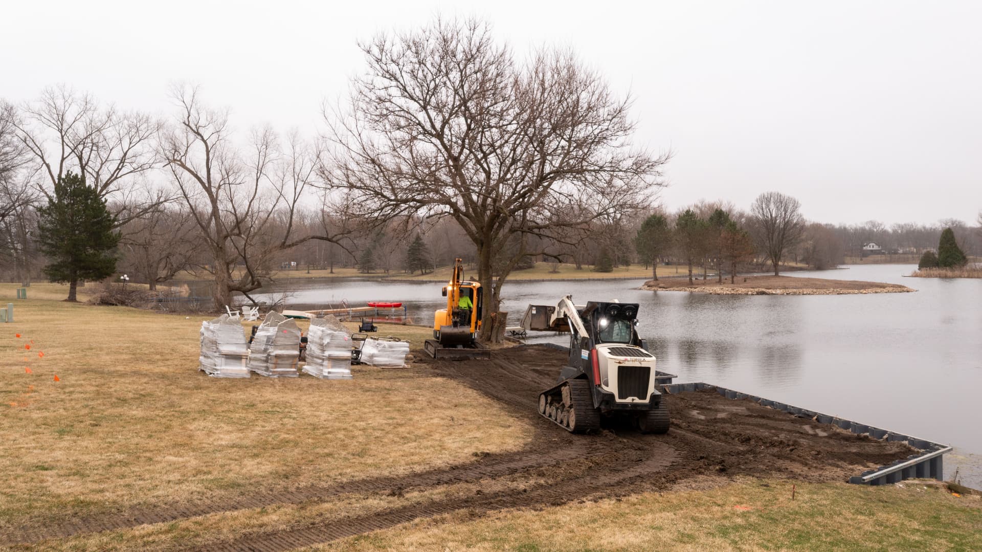 Gallery photos for Seawall Installation at Lakes of the Four Seasons: Image #2